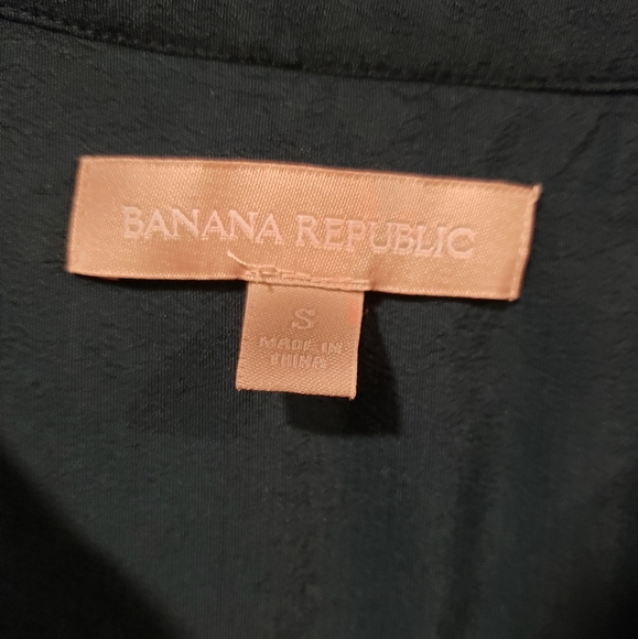 Banana Republic Green Blouse with Gold Button - Picture 2 of 2